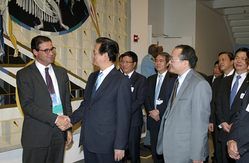 Общественгное мнение о деятельности премьер-министра СРВ Нгуен Тан Зунга в США